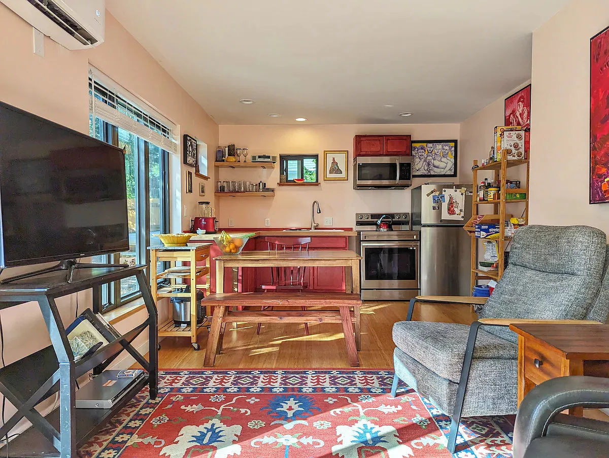 1 bed, 800 sqft, $2,100 — Photo 2