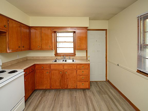 3rd image of 3605 S 82nd St Unit 3605