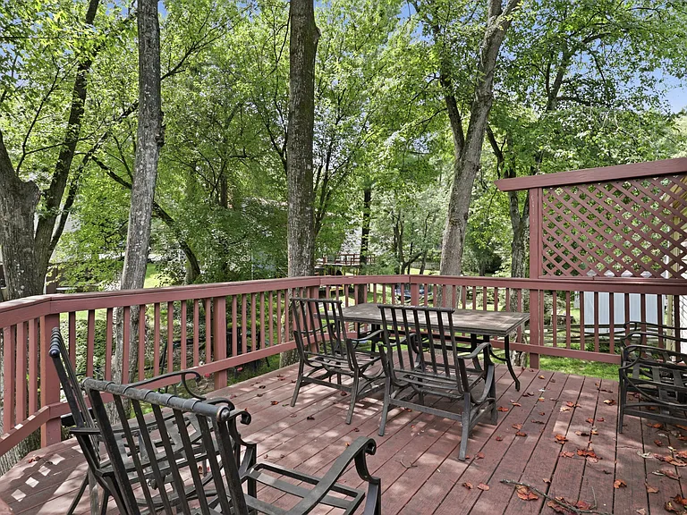 8747 Arley Dr — Photo 36