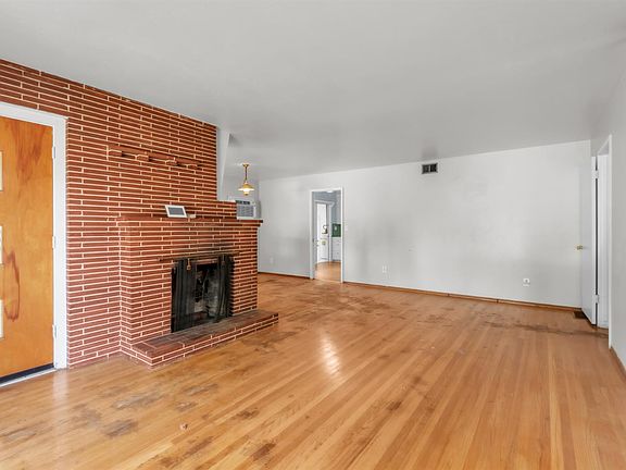 3rd image of 1501 Meadow Rd