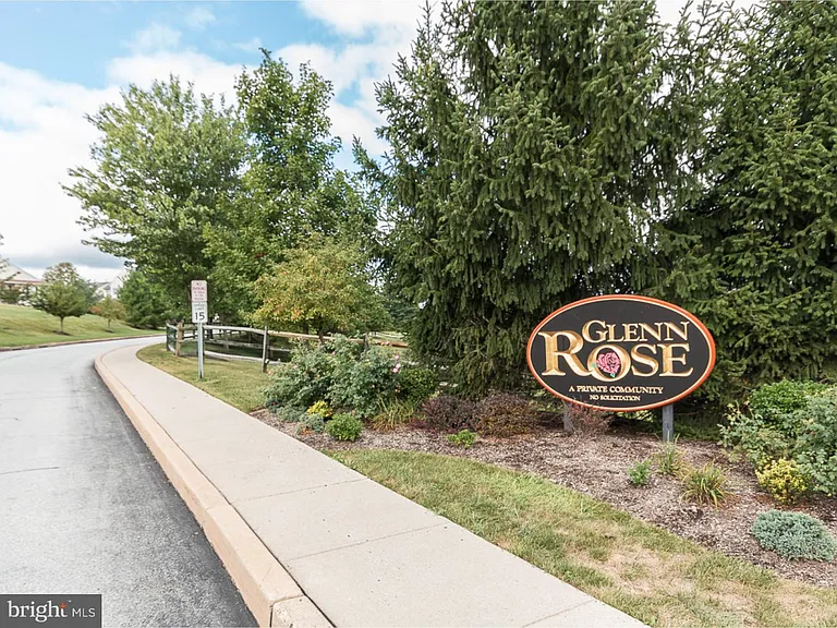 805 Rosehill Dr — Photo 31
