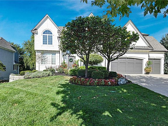 3rd image of 14816 Fairway Ct