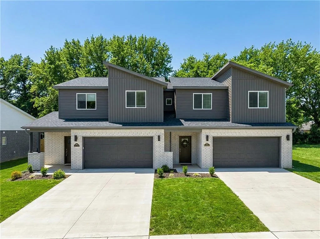 3 bed, 2.5 bath, 1601 sqft, $1,895 — Photo 2