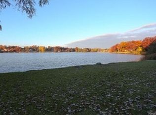 5350 Lane Lake Rd, Bloomfield Hills, MI 48302