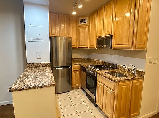 3rd image of 300 W 55th St APT 10J