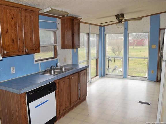 3rd image of 91 Summer Ln