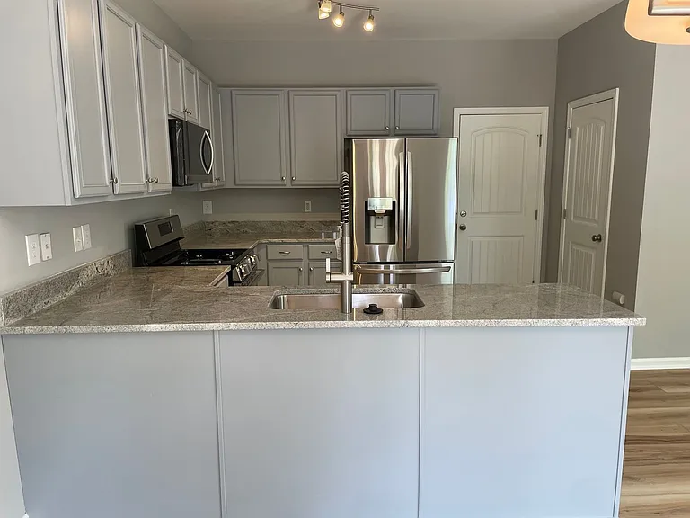 4019 Darrow Dr — Photo 8