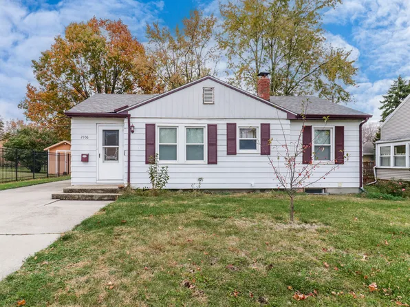 2106 E Oakland Ave, Bloomington, IL 61701