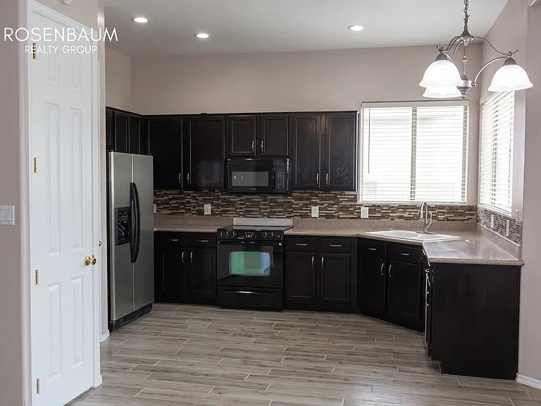 6543 E Brighton Dr — Photo 2