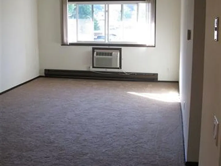 212-214 Sunset Ln — Photo 16