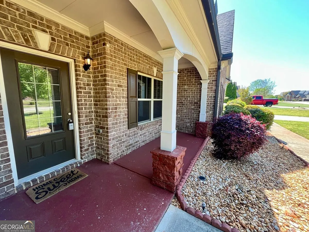 5 bed, 3.5 bath, 3684 sqft, $3,395 — Photo 3