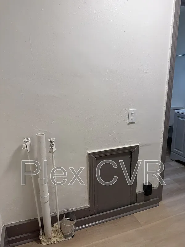 3 bed, 1.0 bath, 888 sqft, $1,050 — Photo 3