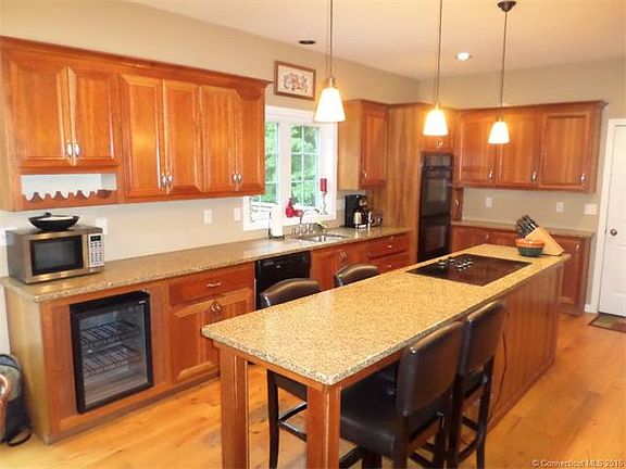 5th image of 23 Mayflower Dr