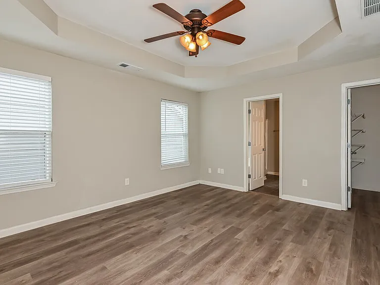 505 Walnut Woods Dr — Photo 8