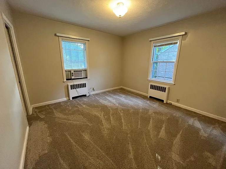 3323 Lakeshore Dr — Photo 9