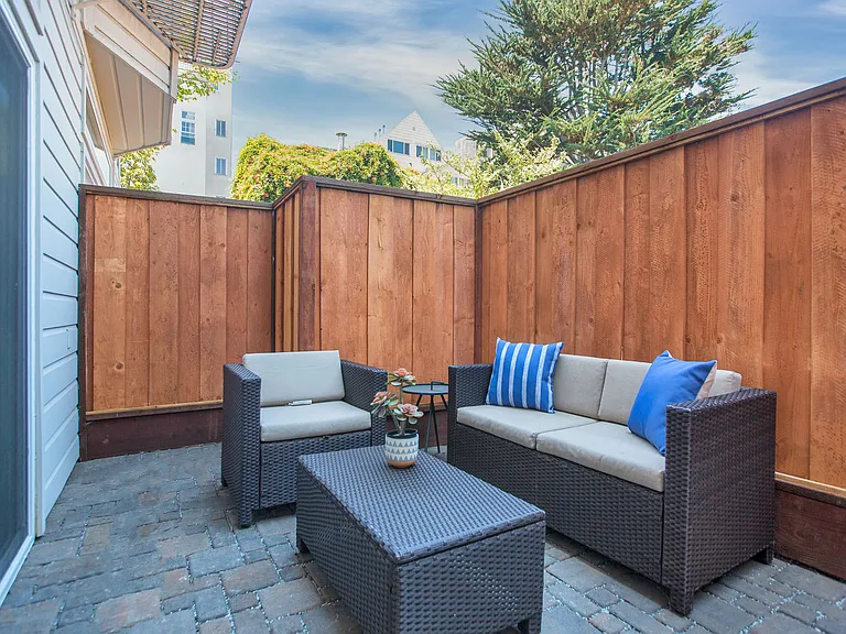 1760 Golden Gate — Photo 15