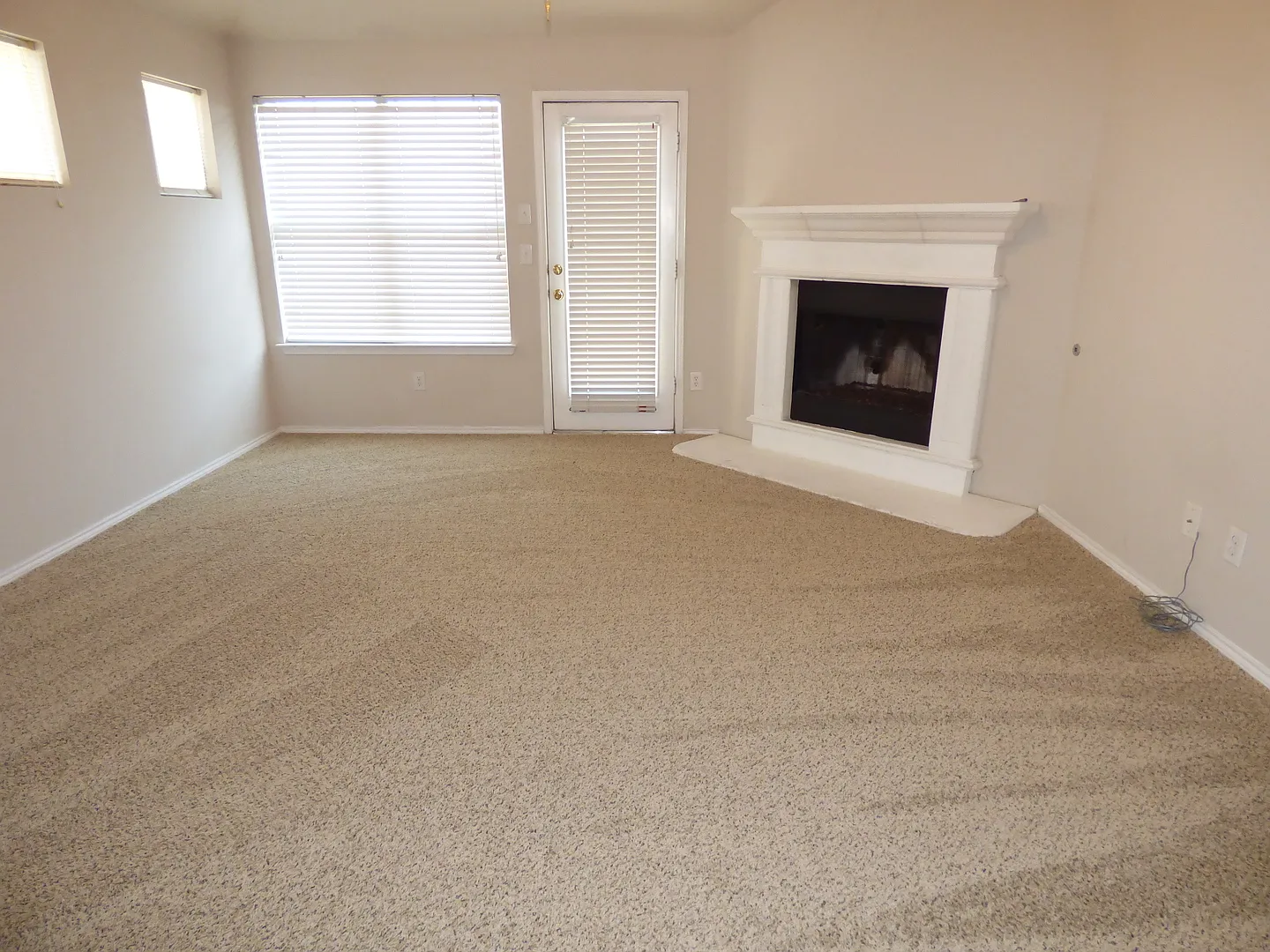3-bedroom, 2-bath home in a quiet neighborhood — Photo 2