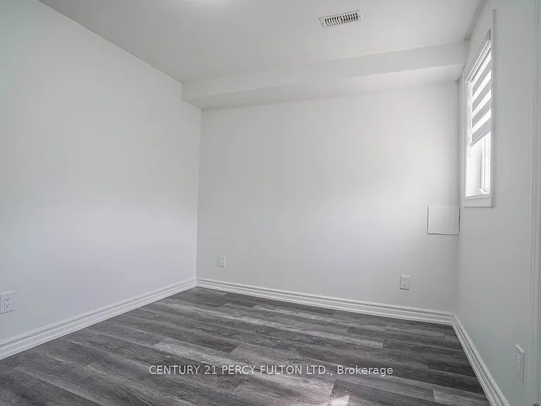 1040 Foxtail Cres #BASEMENT — Photo 14