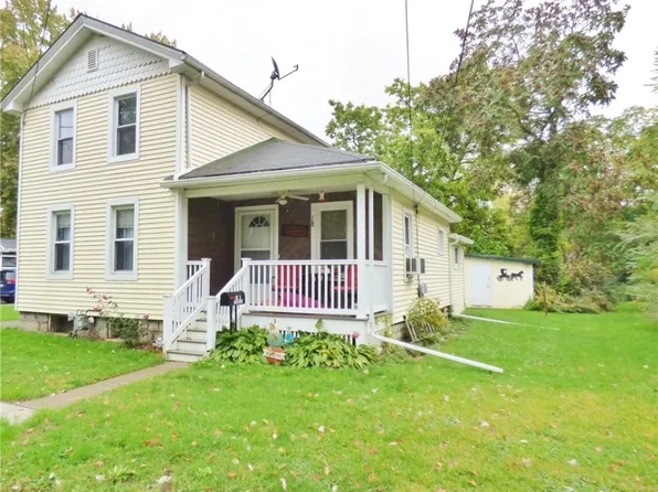 18 E Kendig St, Waterloo, NY 13165