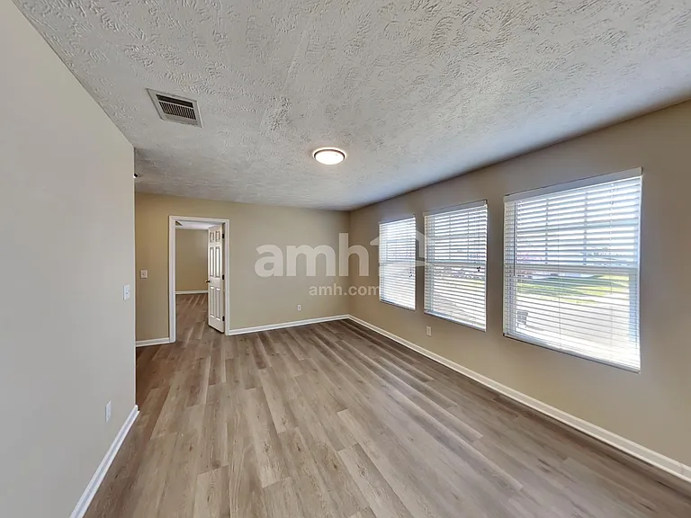 5527 Middlebury Dr — Photo 23