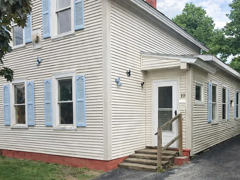 10 Walnut St