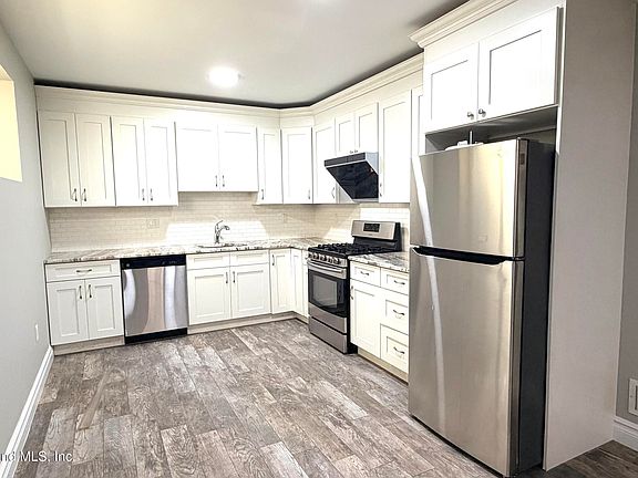 3rd image of 165 Sheldon Ave #2