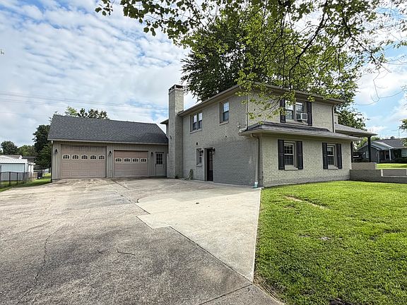 3rd image of 1333 Cherry Dr