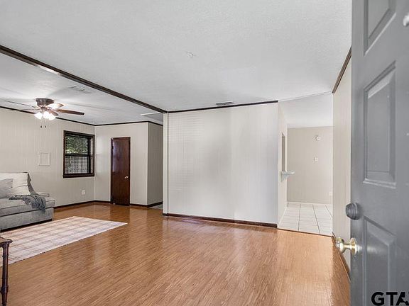 4th image of 3808 Appletree Ln