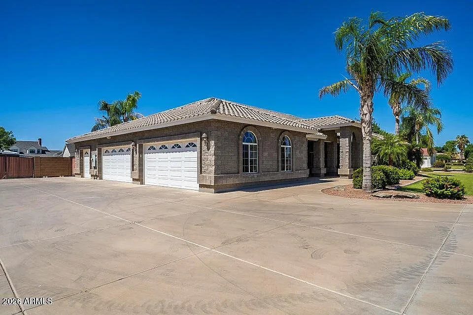4 bed, 3.0 bath, 3275 sqft, $5,000 — Photo 4