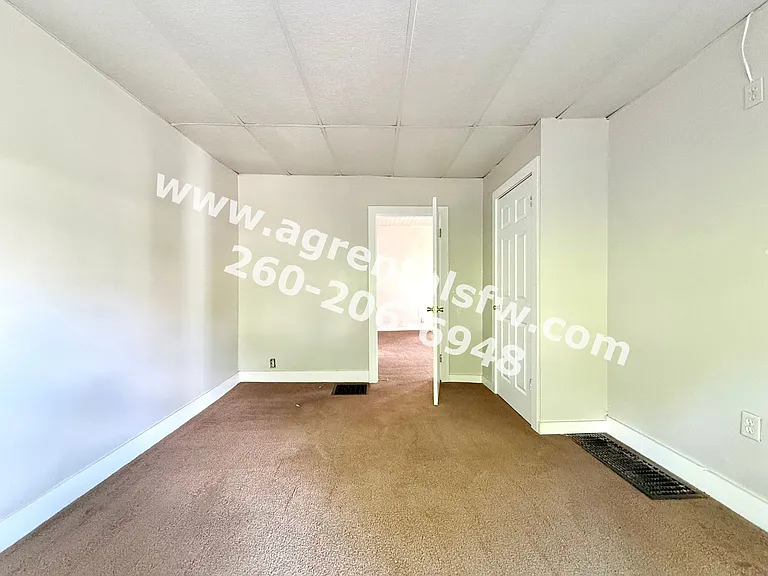 2430 Thompson Ave — Photo 5