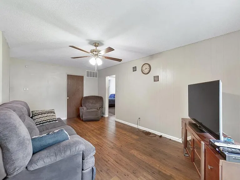 2025 Avon Dr — Photo 2