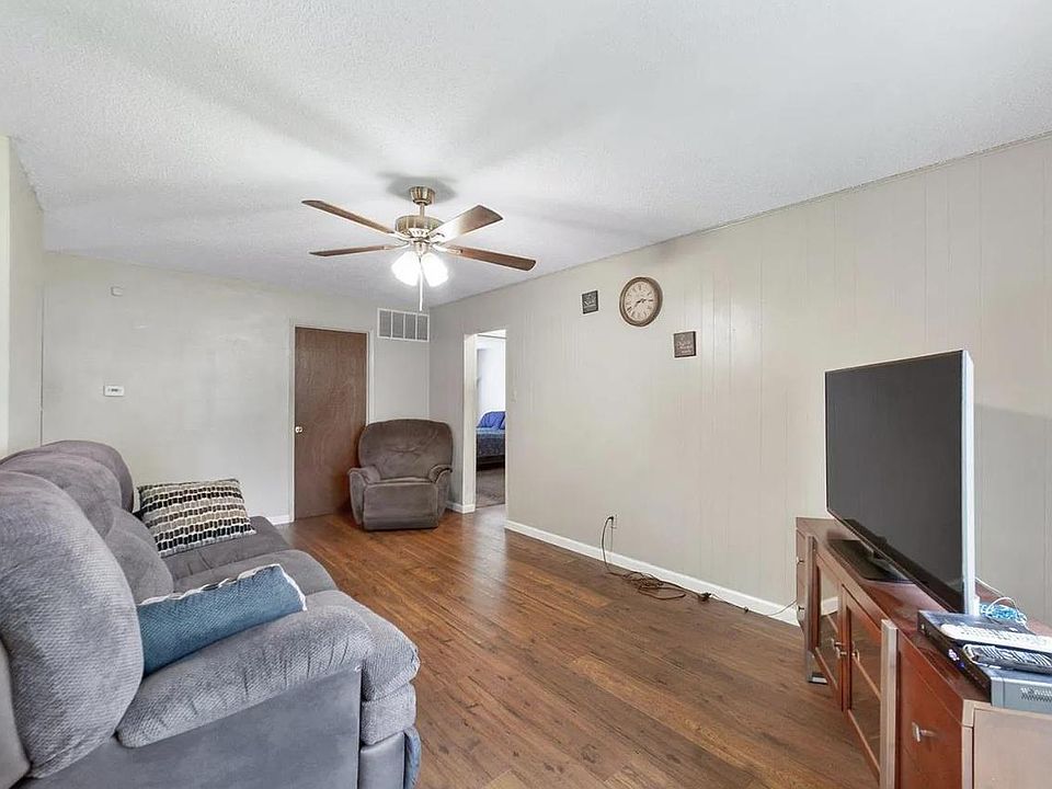 2nd image of 2025 Avon Dr