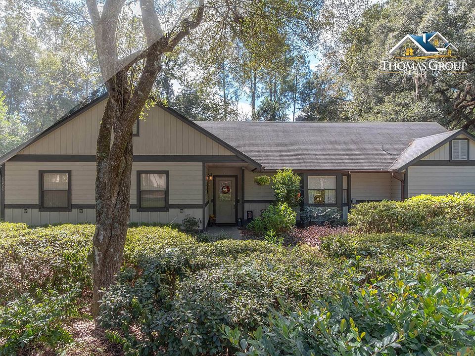 Front of house w new paint