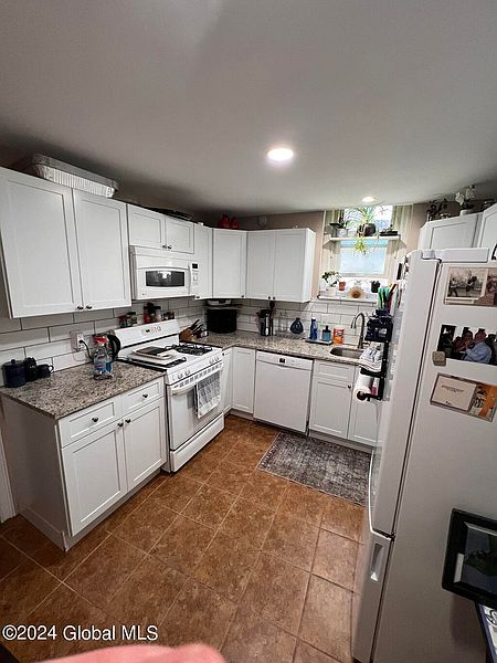 3rd image of 168 S Swan Street