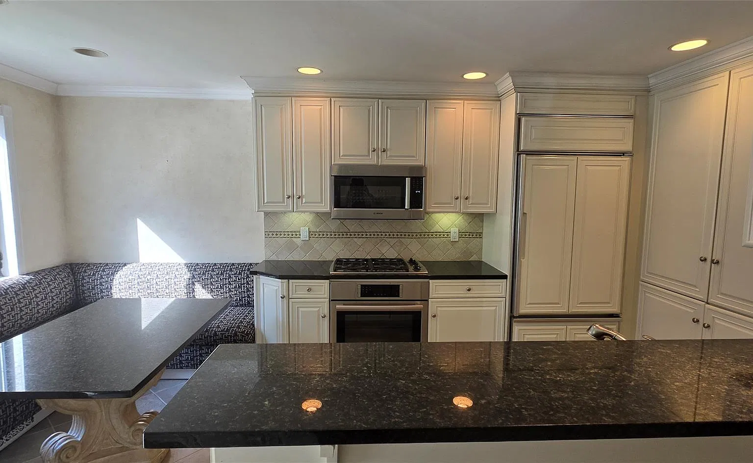 4 bed, 2.5 bath, 2416 sqft, $7,000 — Photo 3