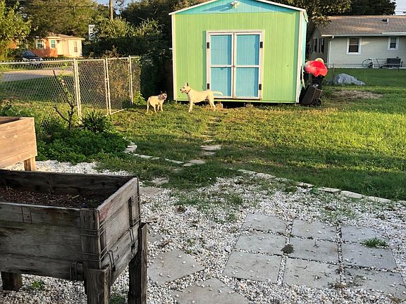 Fully fence yard and big storage shed/workshop.