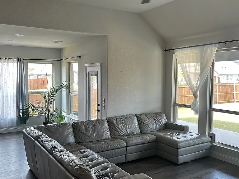 1241 Joseph Earl Dr — Photo 5