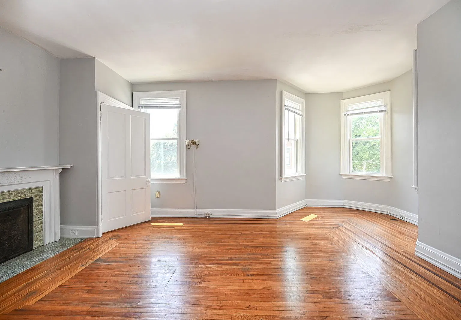 3 bed, 1.5 bath, 1551 sqft, $1,999 — Photo 4
