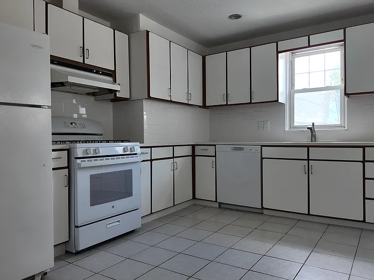 245 Broadway #2 — Photo 15