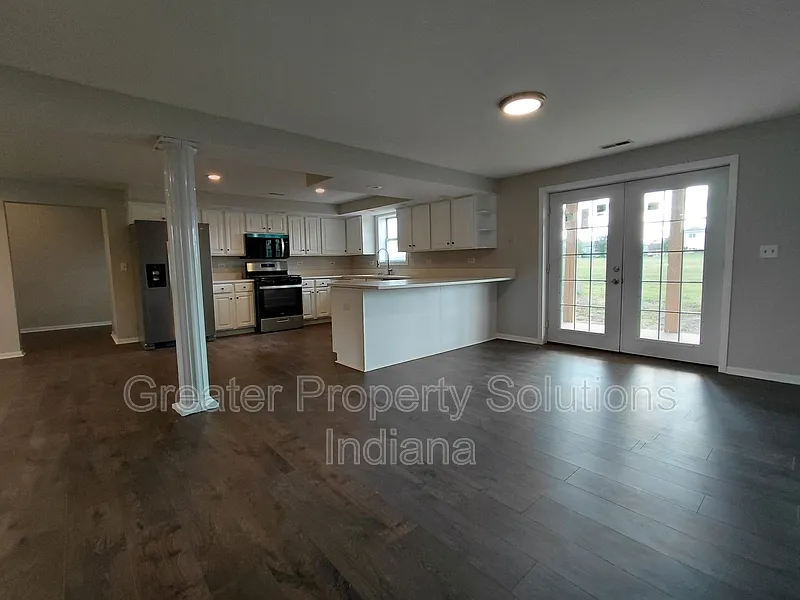 3 bed, 2.0 bath, 1776 sqft, $2,200 — Photo 2