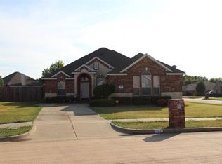 101 Falls Ct, Red Oak, TX 75154