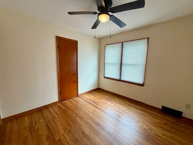 1405 E Elm St — Photo 7