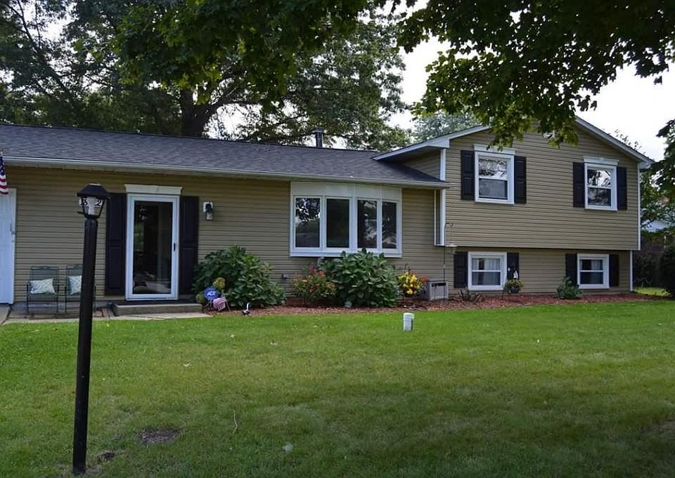 1st image of 18422 Clairmont Dr