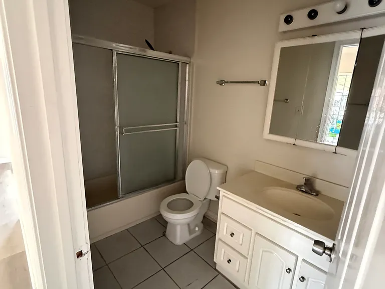 319 W Riggin St #1 — Photo 7