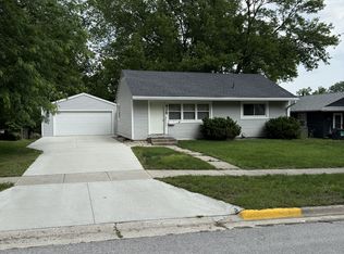 428 Hilltop Rd, Ames, IA 50014