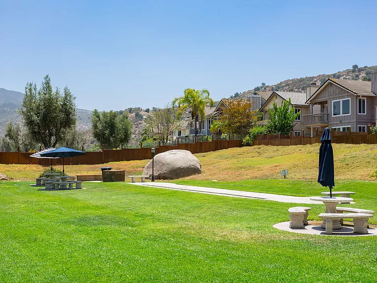 2725 Blackbush Ln — Photo 39