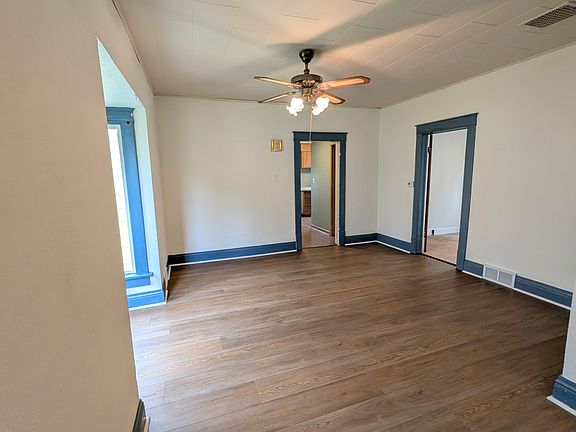 3rd image of 409 Main St