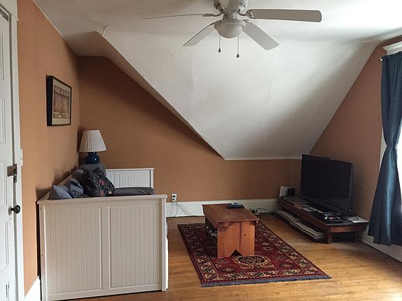 3rd image of 2262 Como Ave