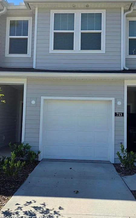 653 Holly Lakes Dr