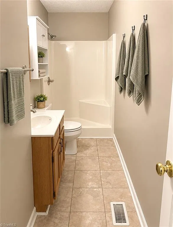 2 bed, 834 sqft, $1,450 — Photo 3